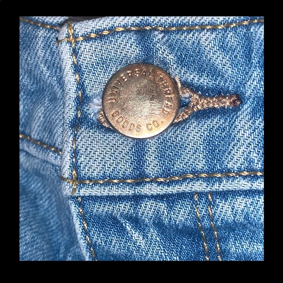 Universal Thread High Rise Shortie High Waisted Light Wash Jean Shorts Sz 2/26R - Picture 9 of 16